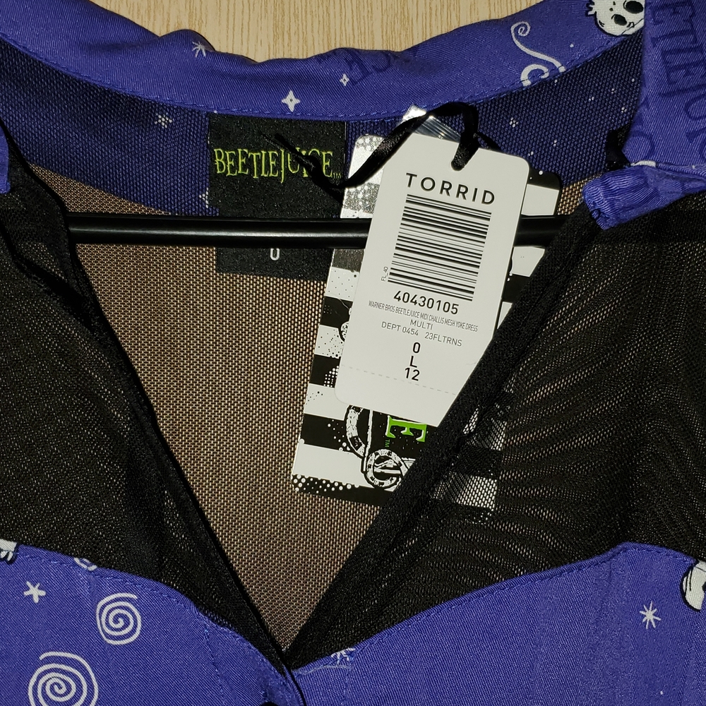 Torrid Warner Bros Beetlejuice Midi Challis Mesh Yoke Dress, Size 0 NWT - Picture 6 of 6